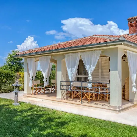 Holiday Frank Place Casa vacanze Červar-Porat